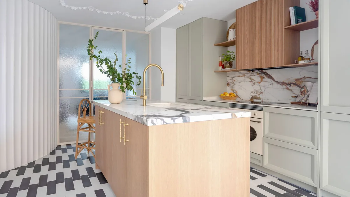 Adiós al suelo de cocina de siempre: 10 ideas para salir del beige y dar personalidad y salir de lo habitual