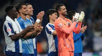 Campeão FC Porto em Viseu para segurar liderança isolada