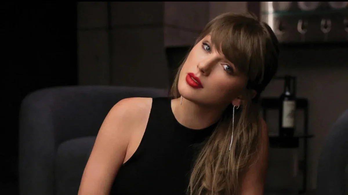In 2011, Taylor Swift bought her Pillsbury Estate for USD 3.55M; the Beverly Hills house is now back on the market for USD 8 million