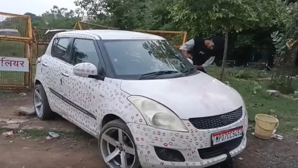 Video: He Got His Girlfriend To Cover His Car In Kisses. Then Cops Arrived