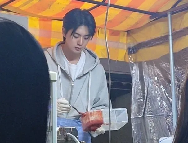 ‘붕어빵 파는 차은우’ 영업 중단…“너무 많은 분 찾아와”