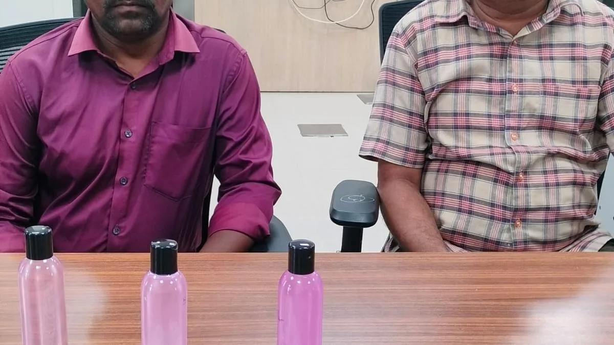 Two Nizamabad municipal employees caught taking ₹15,000 bribe
