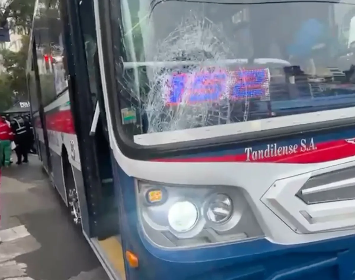 Murió un joven de 30 años tras ser atropellado por un colectivo en la avenida Santa Fe
