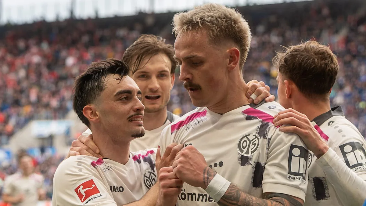 Es geht um eine Babyschaukel - Mainz-Star Nebel verrät süßes Kabinen-Geheimnis