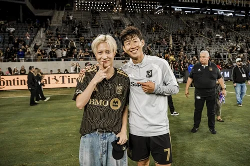 태민, 손흥민 만났다…LAFC 홈경기서 킥오프 세리머니