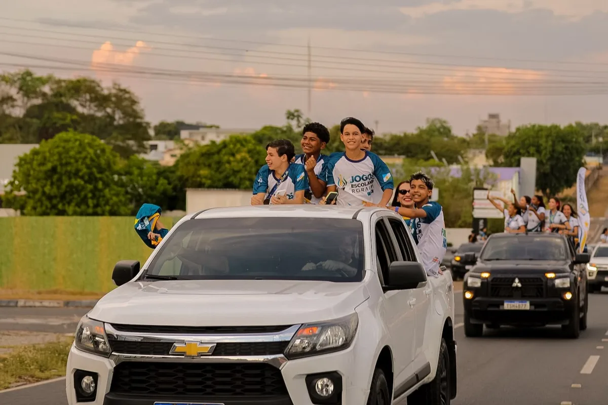 Com 22 medalhas nos JEBs, alunos-atletas de Roraima são homenageados com carreata em Boa Vista