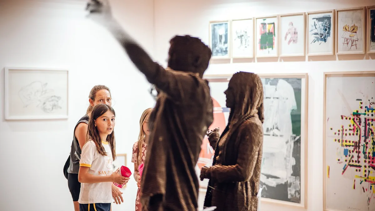 Entre cómic, fotografía y performance: una semana antes de su feria de arte, Córdoba vibra con una amplia agenda cultural