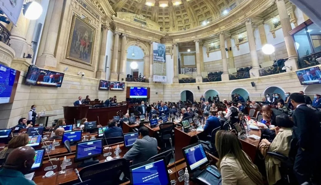 Congreso rechazó evacuar el Capitolio tras sismo de 5,1 en Santander y desató una fuerte polémica: “El Senado de Macondo”