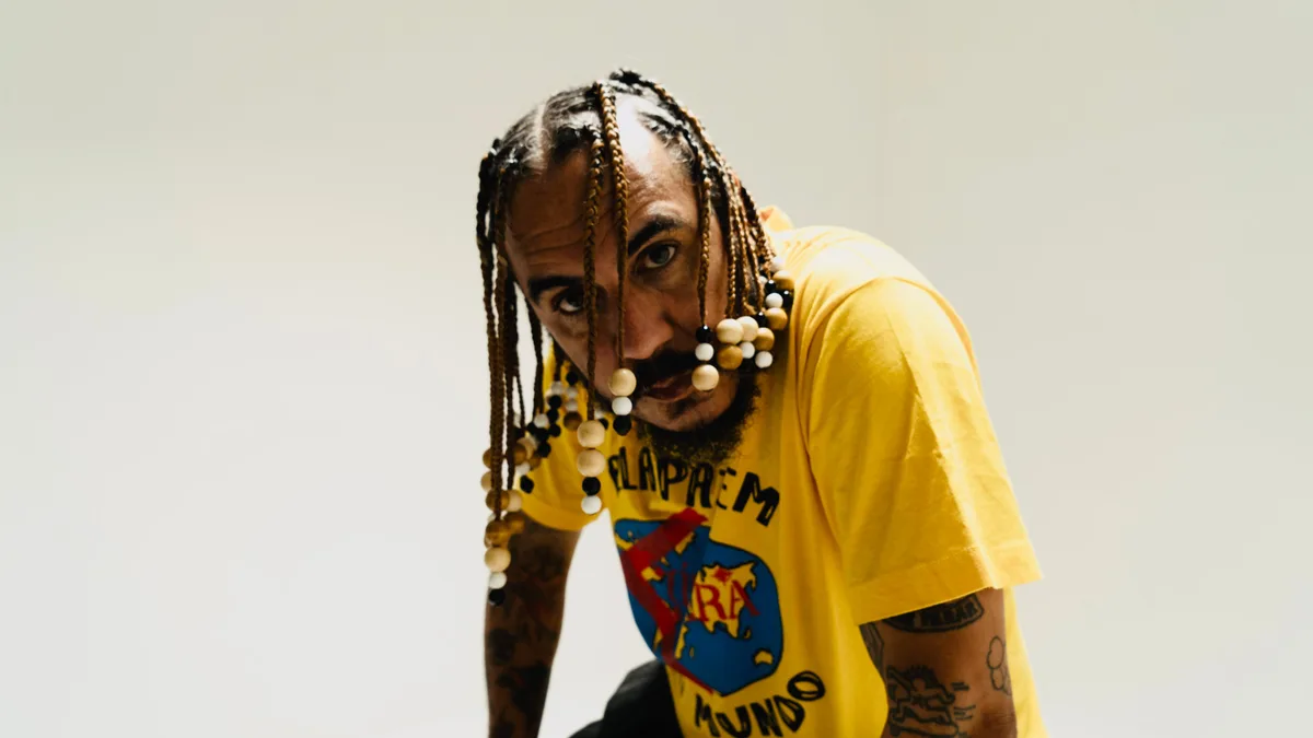 El rapero brasileño Marcelo D2 vuelve a Buenos Aires con un show que repasa 30 años de fascinante fusión de samba y hip hop