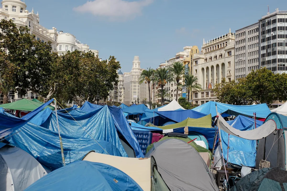 Acampada València no tendrá programación interna por el 9 d'Octubre: "Respetamos nuestra fiesta valenciana"