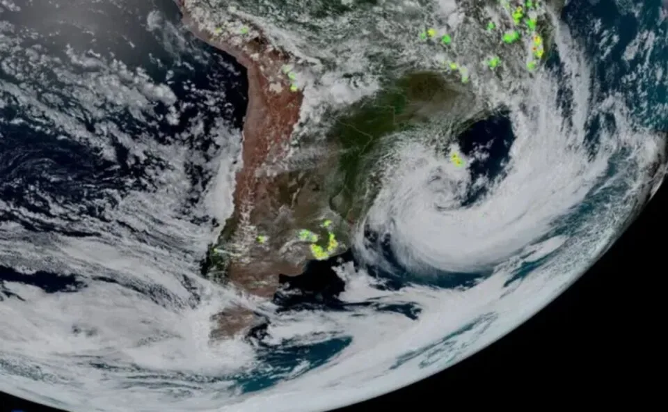 Ciclone extratropical deve atingir o Sul com ventos de até 100 km/h nesta semana