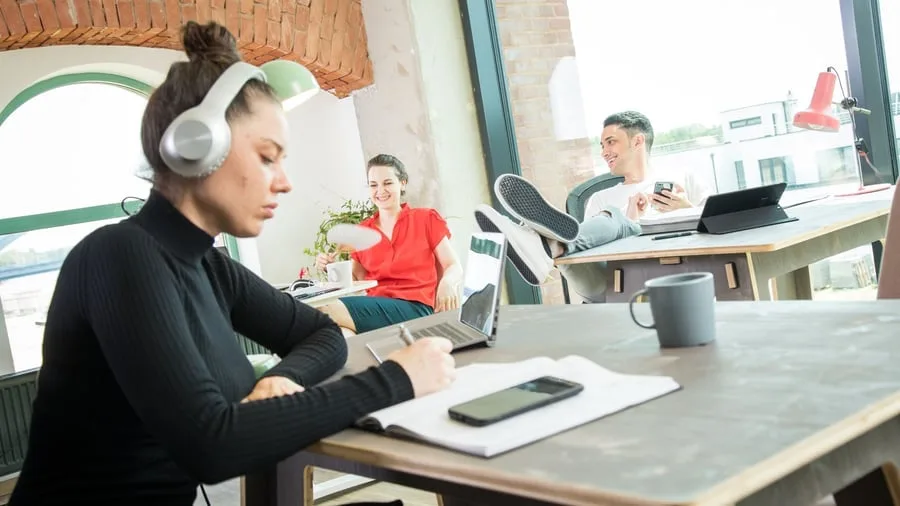 Etikette im Job: Small Talk am Arbeitsplatz? So entkommen Sie - freundlich