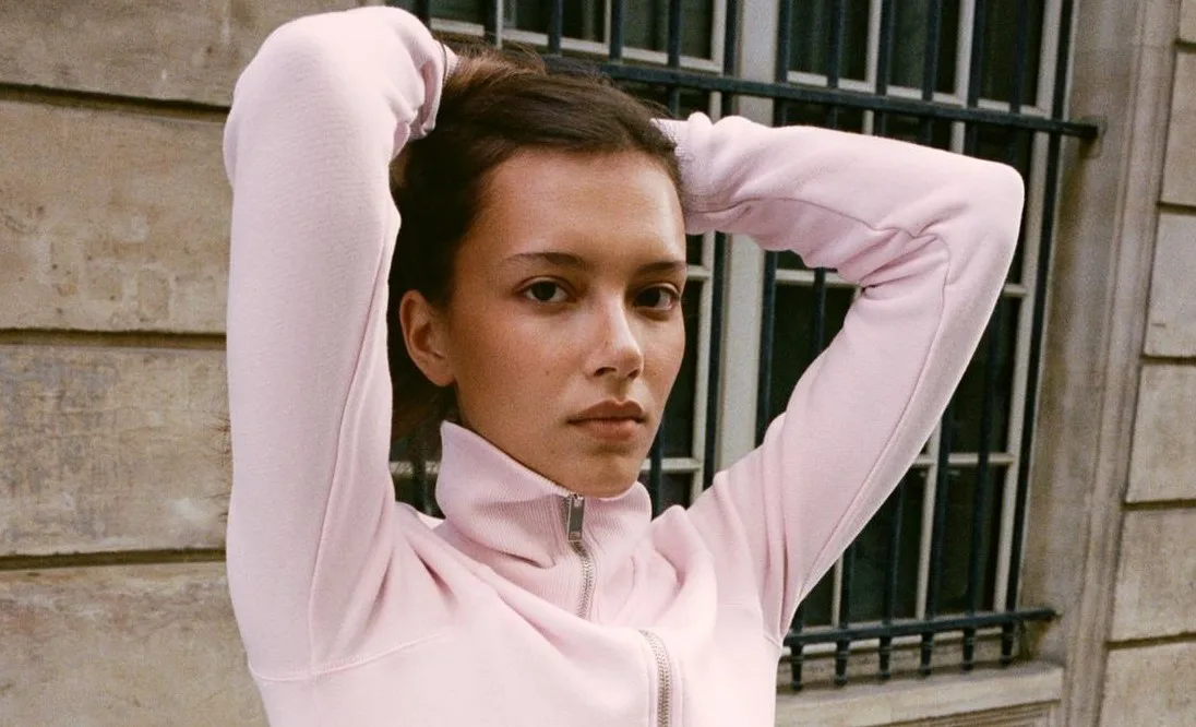 El chándal se convierte en la prenda más cómoda de 2026: así puedes llevar con estilo estos 7 de Zara