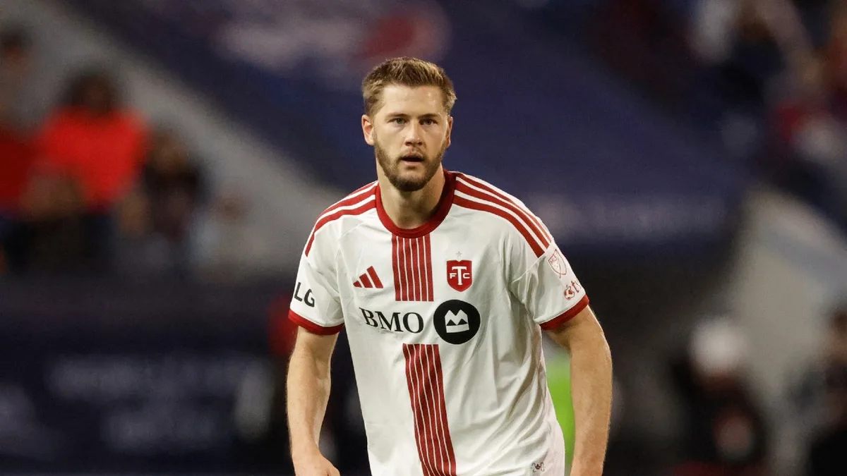 Toronto FC’s Walker Zimmerman shown red card vs. Charlotte
