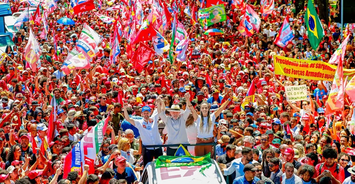 Lula em Ceilândia: multidão toma as ruas e presidente reage com “Bora!” pela virada