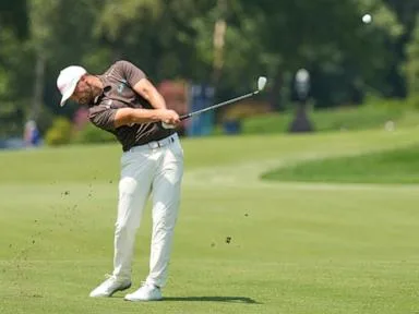 Wyndham Clark pulls away for 5-shot lead at Bellerive over McIlroy and Cantlay