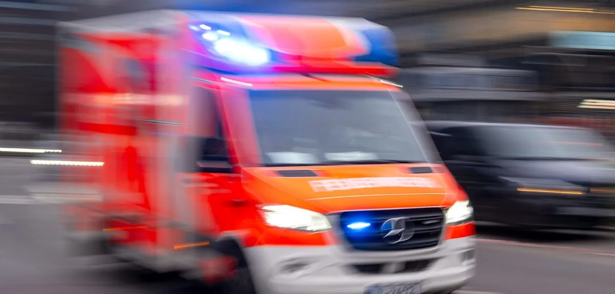 Mann springt vor U-Bahn – Retter bezahlt Einsatz mit dem Leben