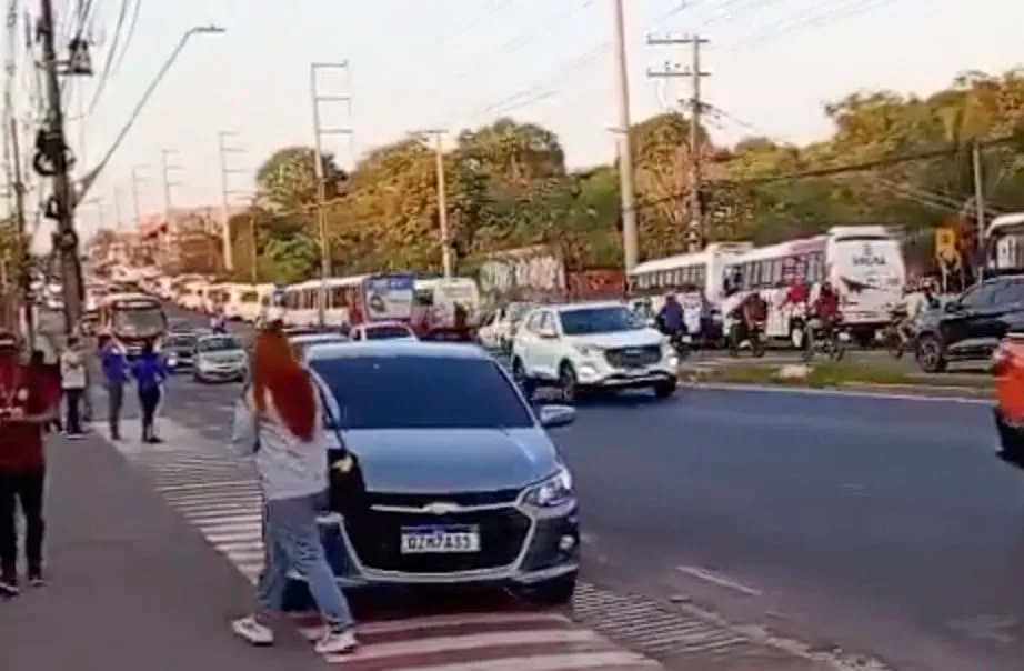 Greve no transporte especial causa caos no trânsito em Manaus
