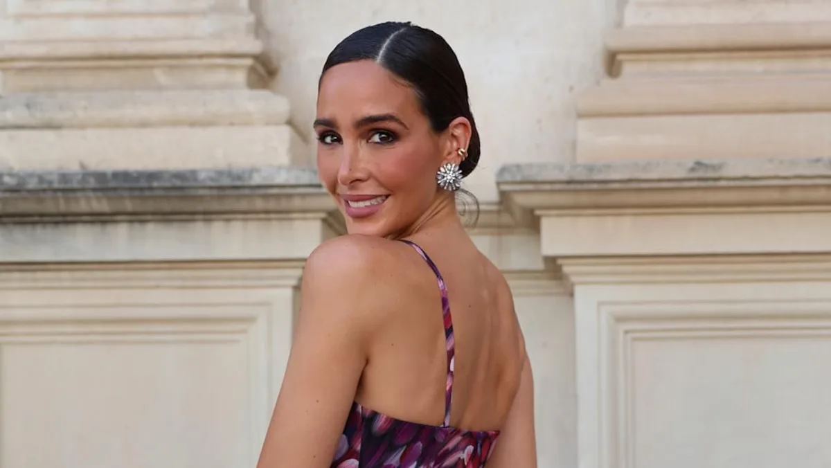 Rocío Osorno tiene el vestido de invitada perfecto para una boda de tarde en otoño y que podrás reutilizar durante todo el año