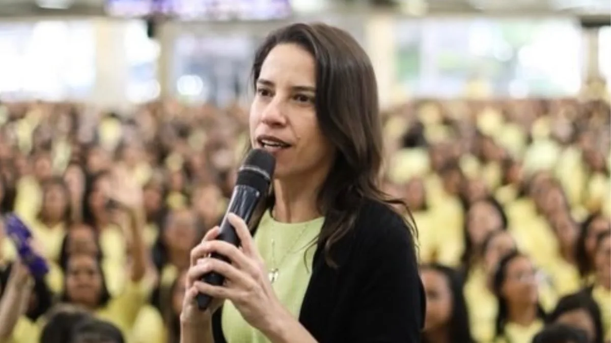 Vídeo mostra Raquel Lyra sugerindo laqueadura sem mulher saber; governadora pede desculpas após repercussão