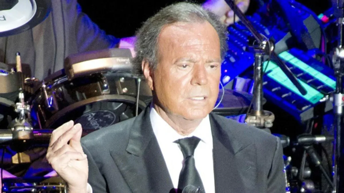 Julio Iglesias cumple 83 años sin dejarse ver y centrado en su defensa legal