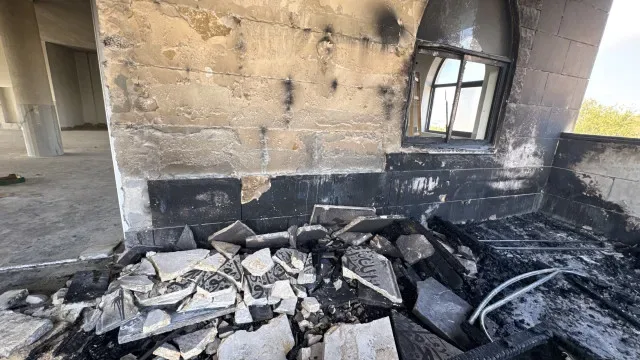 Colonos israelitas tentam incendiar mesquita na Cisjordânia