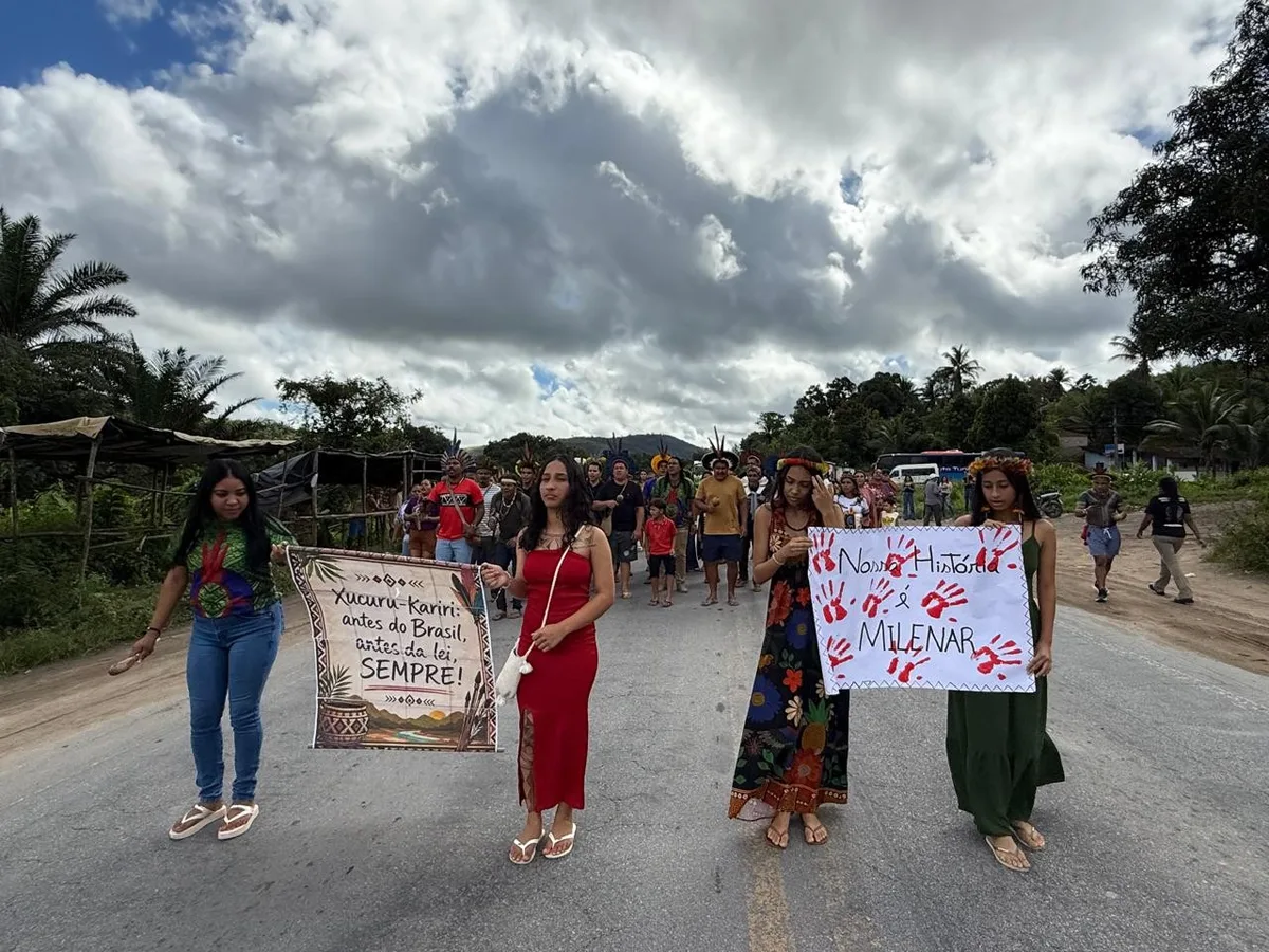 Indígenas bloqueiam BR-101 em AL em protesto contra julgamento do Marco Temporal