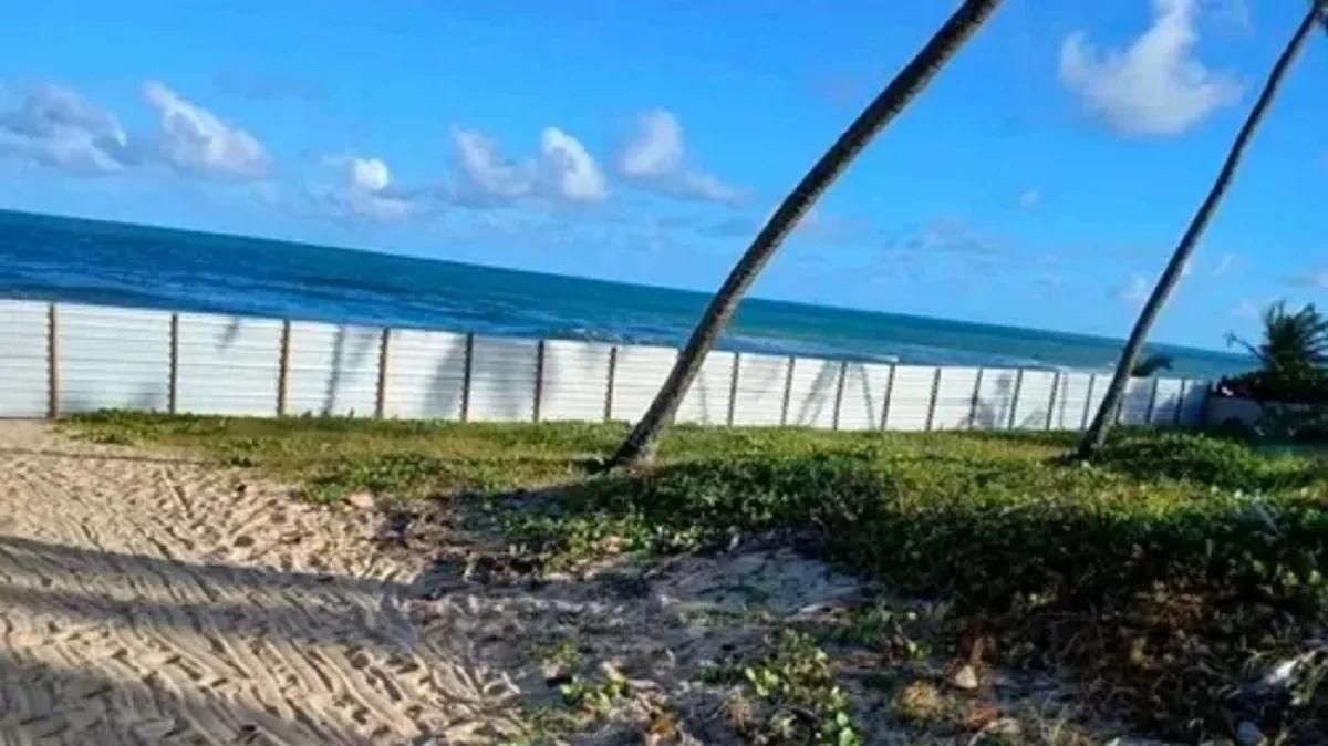 MPF investiga bloqueio de acesso e devastação em praia de Camaçari