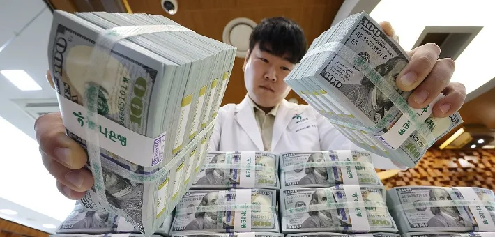 기업 달러 순매도 1년새 4배 증가…환율 안정에 '일등공신'