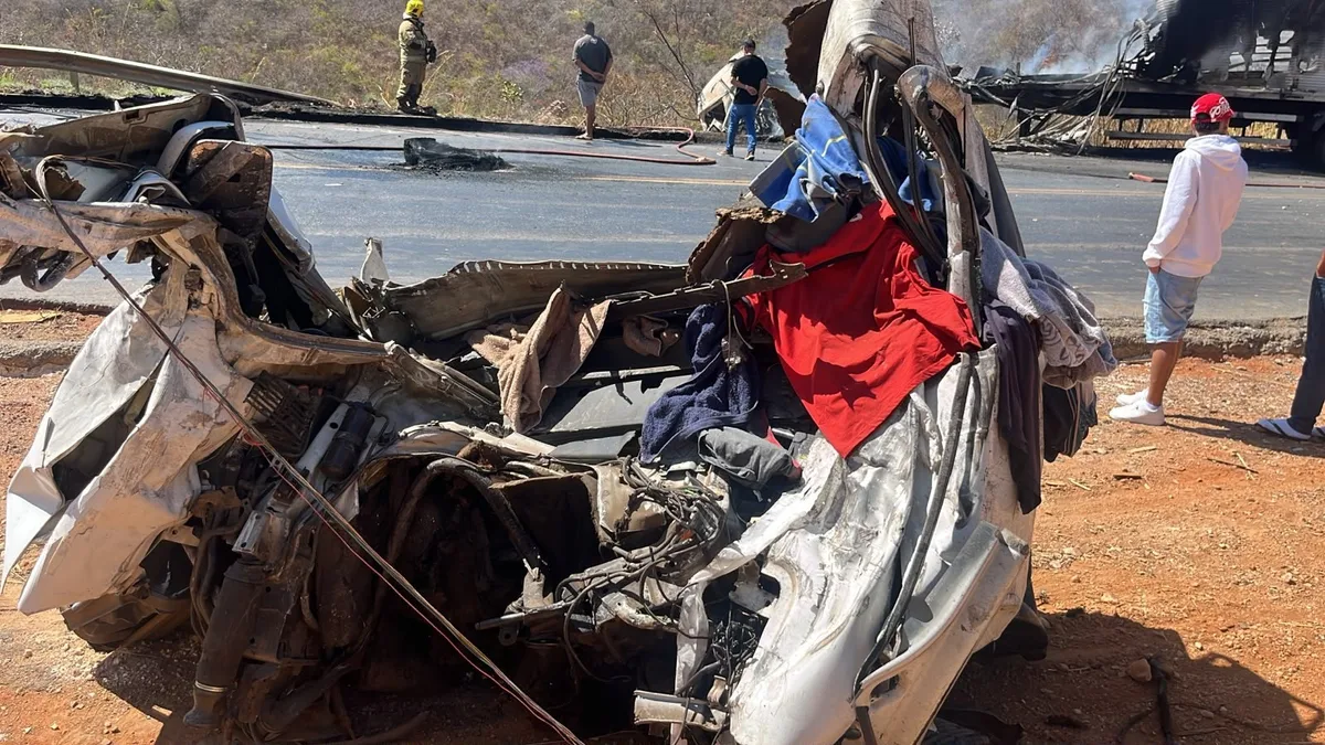 Acidente entre quatro carretas deixa um morto e dois feridos na BR-251