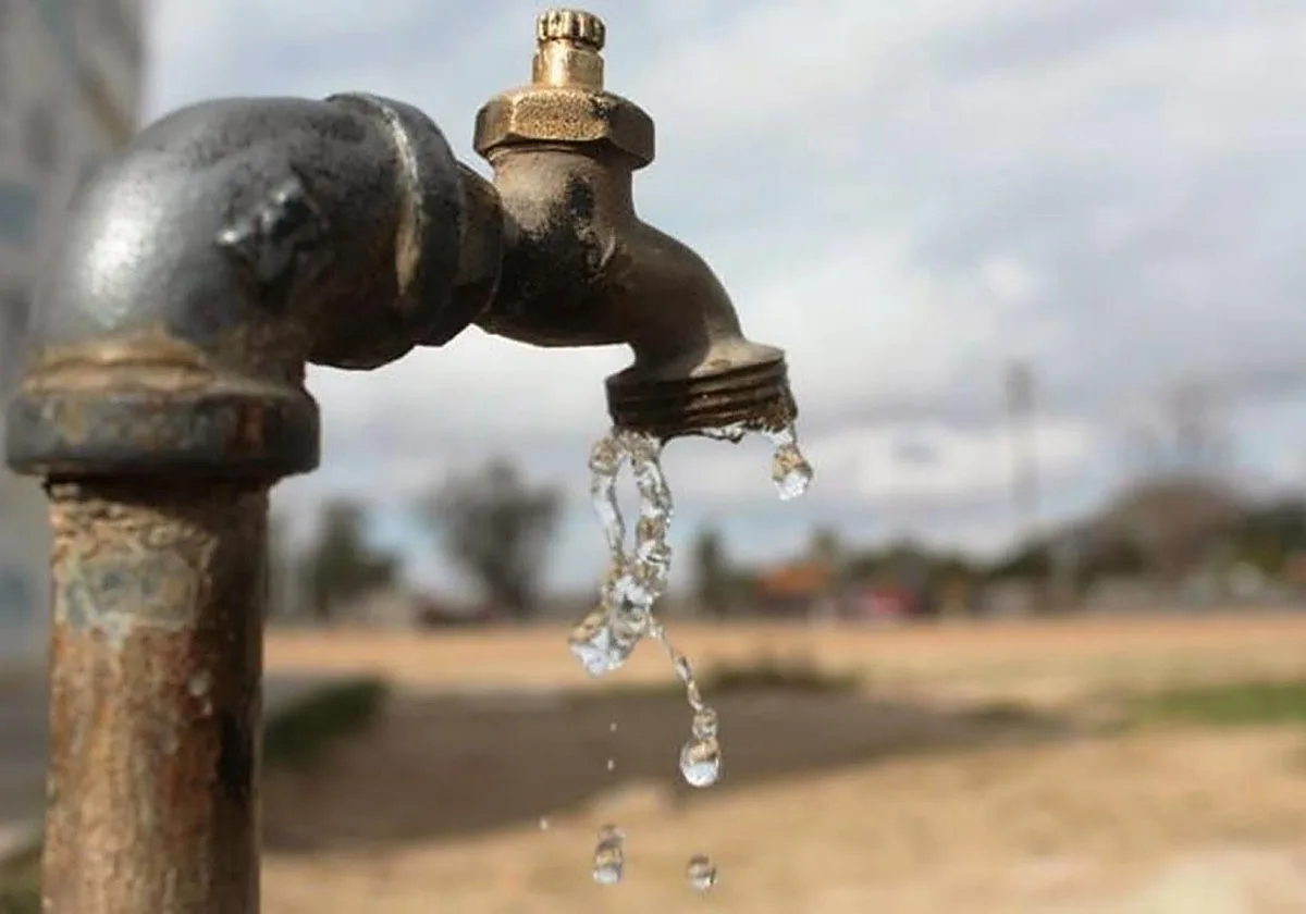 «Ya está bien»: Los vecinos de Retamoso sobreviven a un mes sin agua potable a base de cubas