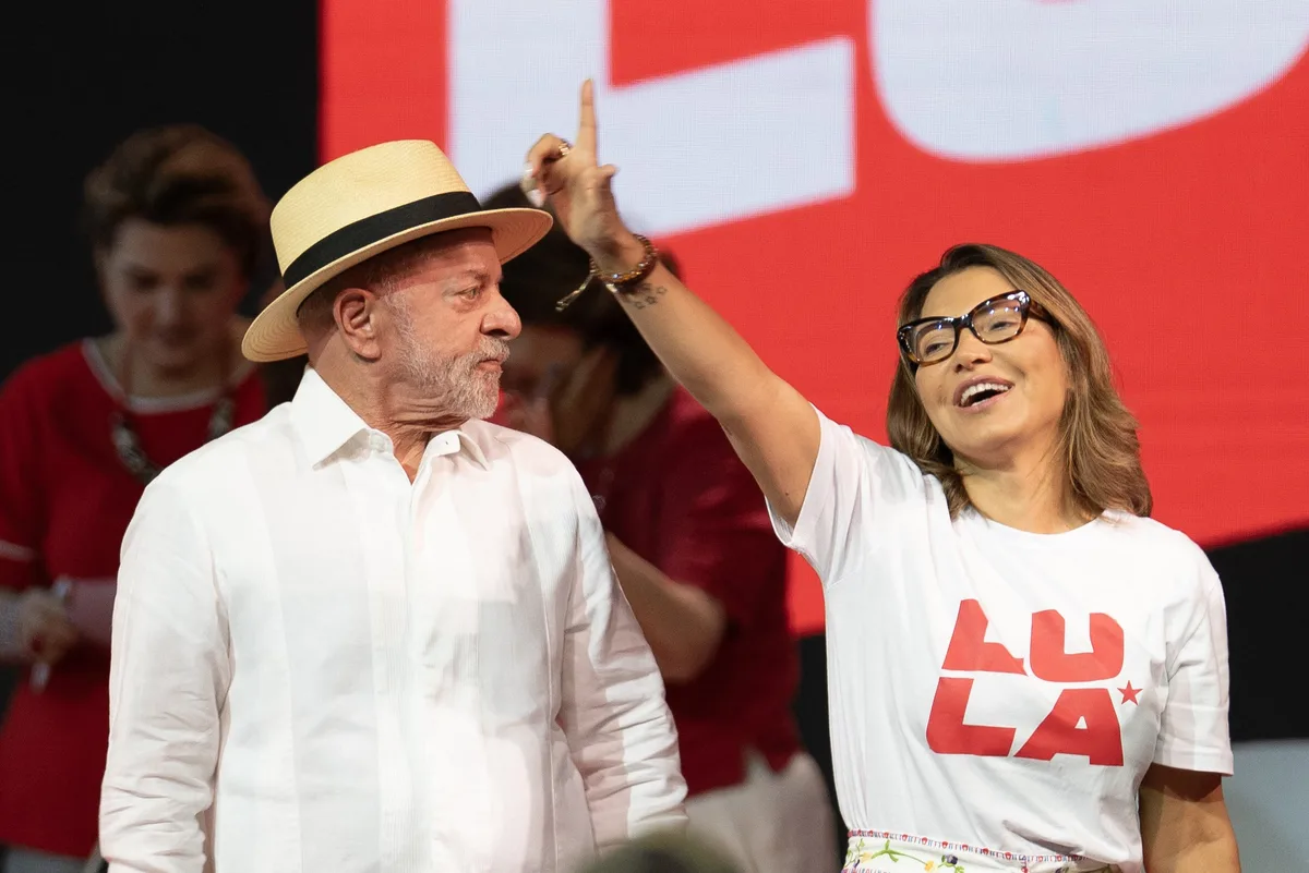 Ato de Lula em Belo Horizonte tem manifestação de petistas insatisfeitos
