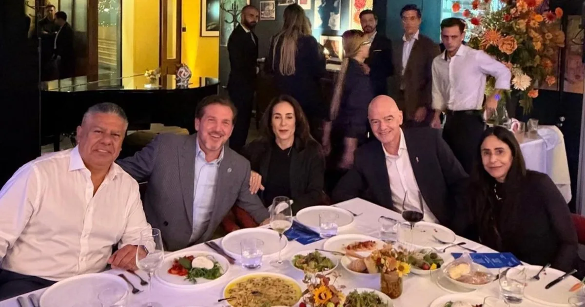 Tapia en la mesa de Infantino: reunión en Zúrich y propuesta millonaria de la FIFA