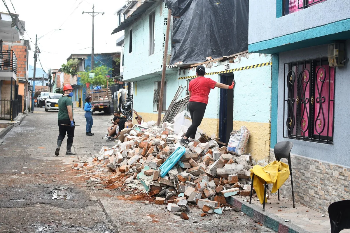 Aumentan a 329 los fallecidos por el terremoto de 7,4 de hace dos semanas en Colombia