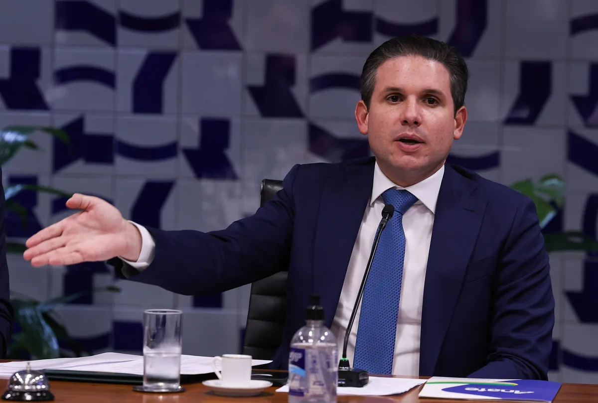 Líder do PSD promete voto em Motta, mas apoio da bancada é incerto