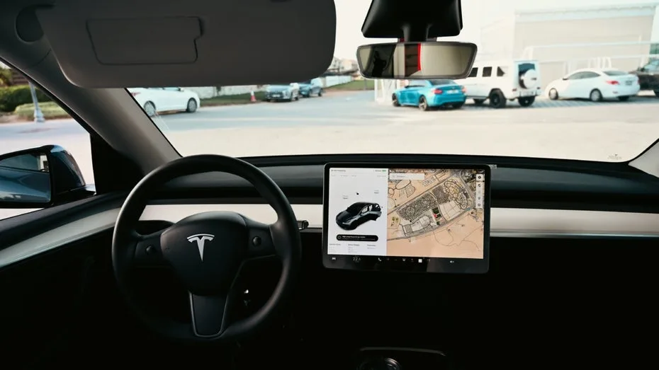 Unfall in Texas: Teslas Robotaxi scheitert an flexiblen Plastikpollern