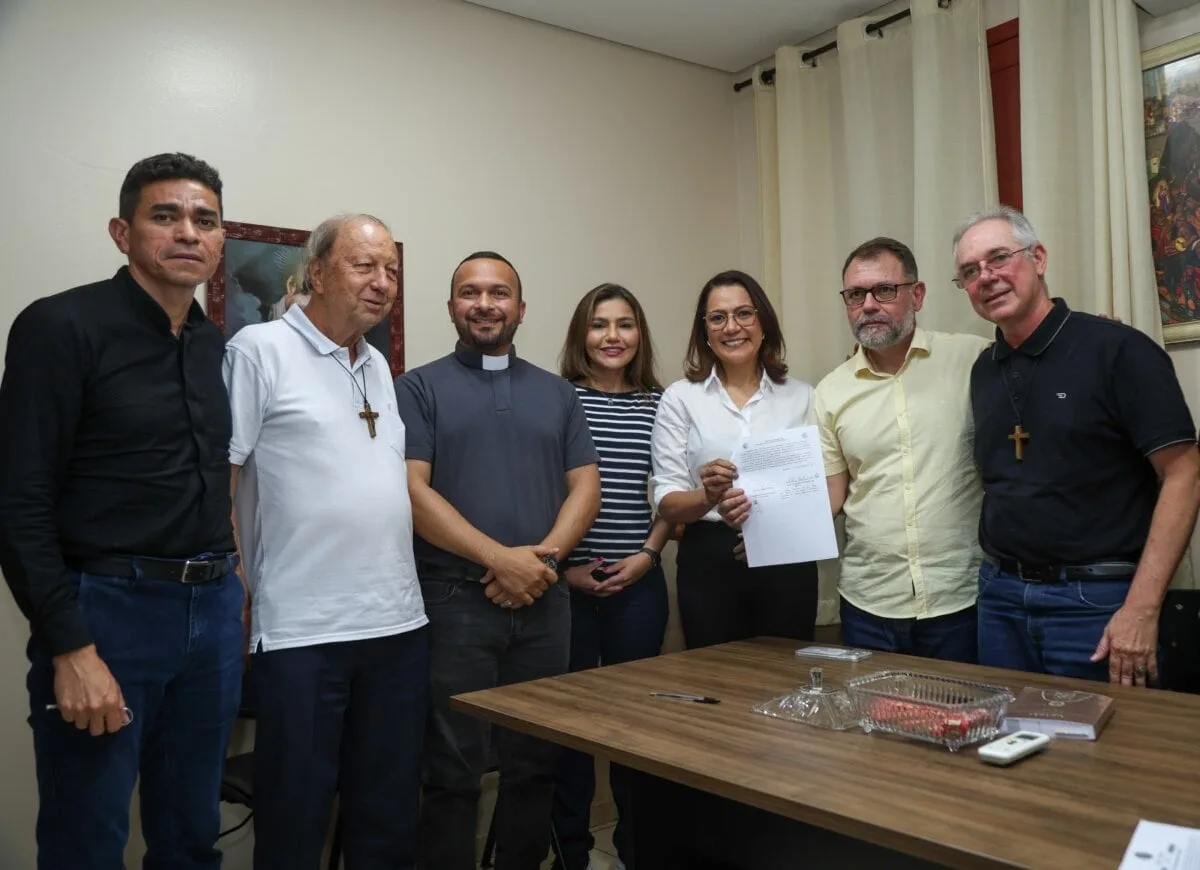 Mailza visita dom Antônio Fontinele e reforça parceria do governo com a Igreja Católica no Acre