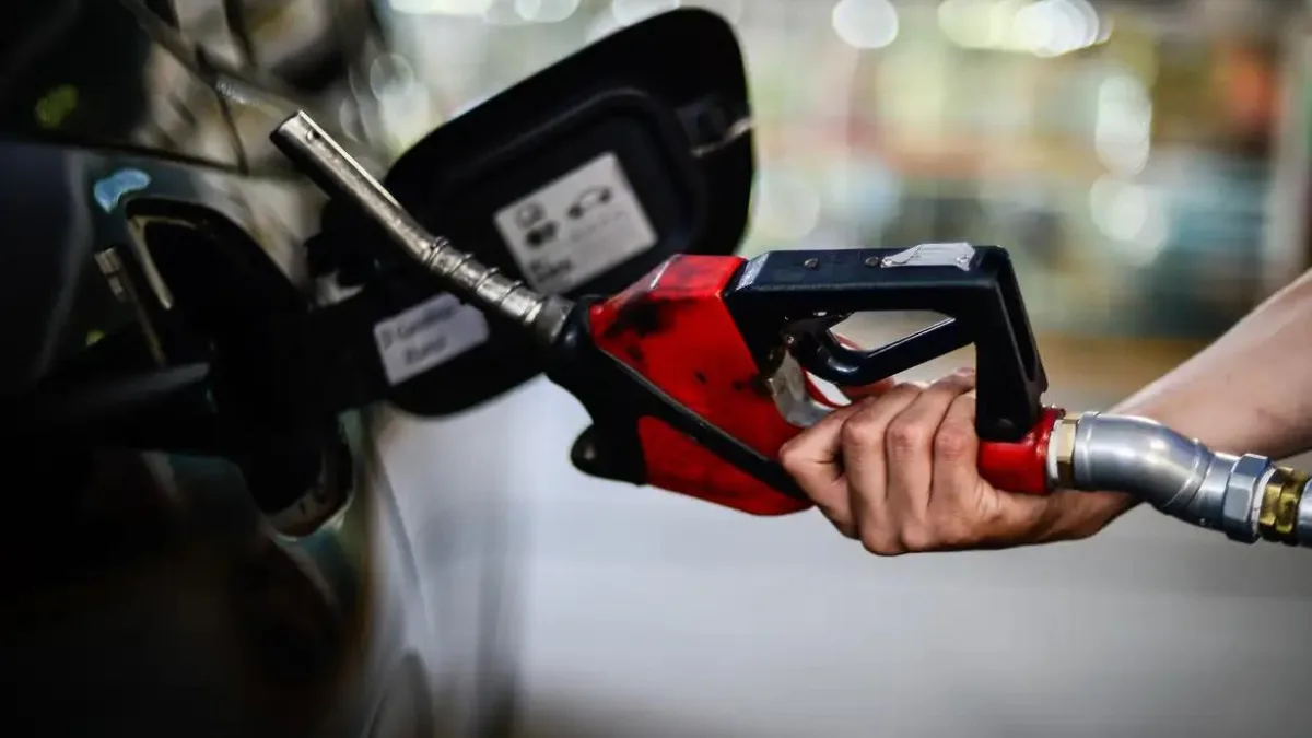 Preços abusivos colocam 70 postos de gasolina de quatro estados na mira da Senacon; multas chegam a R$ 14 milhões