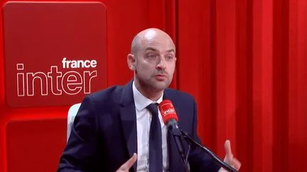 Jean-Noël Barrot assure que la primaire du bloc central "est ouverte jusqu'à Raphaël Glucksmann"