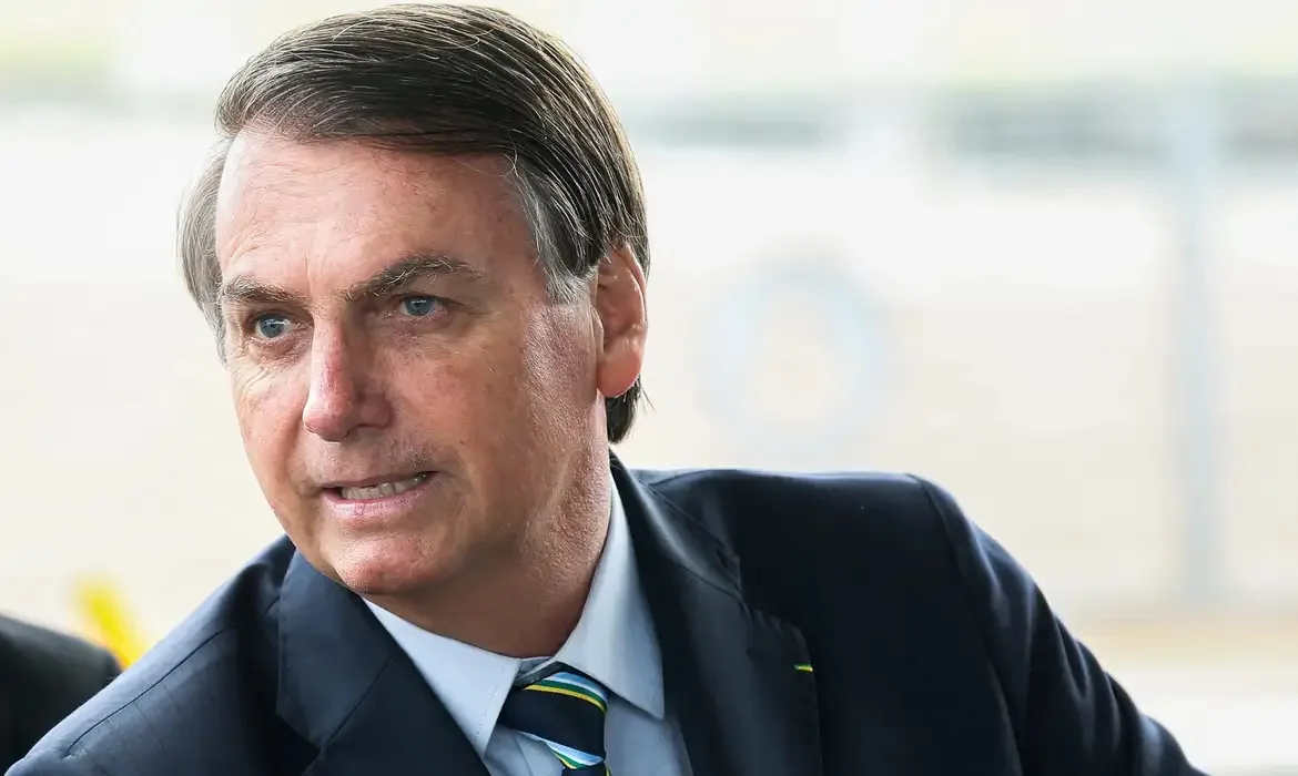 Defesa pede autorização para Bolsonaro ir ao dentista; profissional é esposa de Flávio