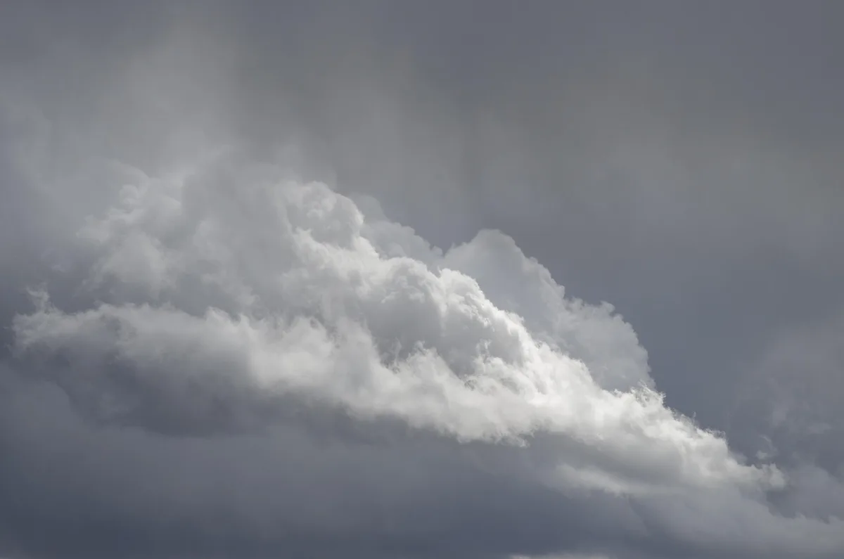 Chuva e trovoada marcam o tempo no Continente, com vento forte no litoral e terras altas