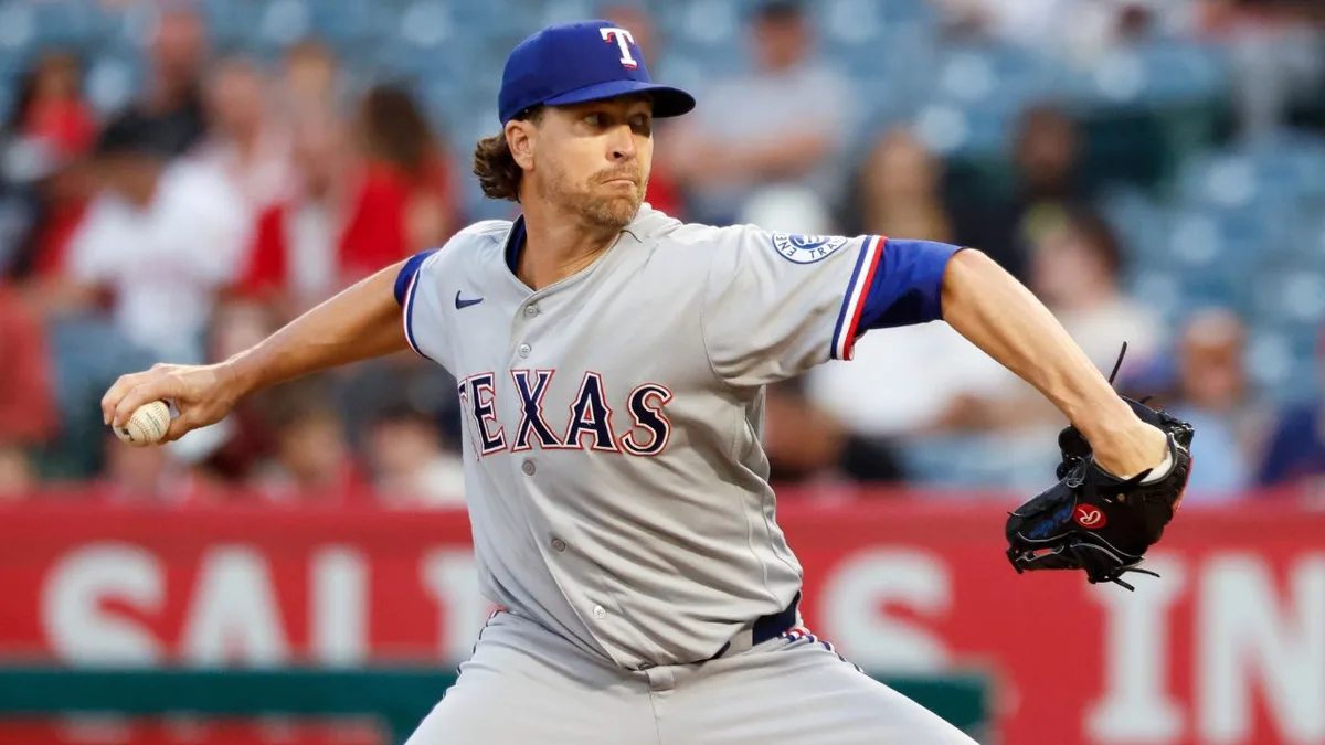 Rangers’ deGrom reaches 2,000 strikeouts in 2nd-fewest games, innings pitched