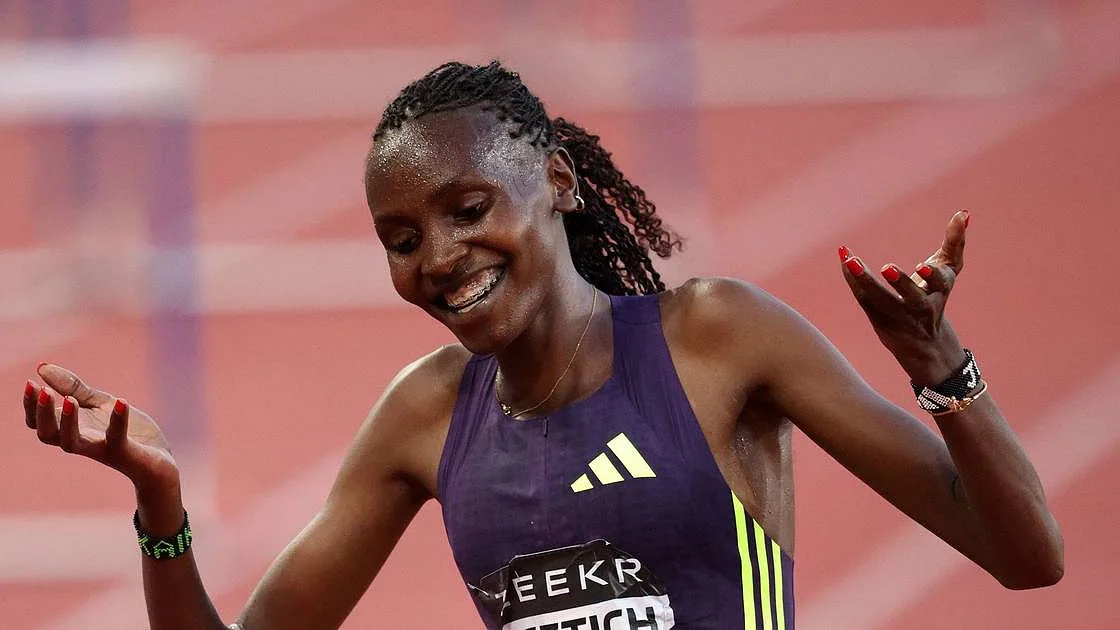 Agnes Jebet Ngetich bate recorde do mundo da meia-maratona em Copenhaga