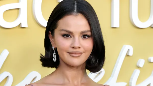 Selena Gomez faz pedido na Justiça após ser acusada de fraude milionária ao lado da mãe Defesa de Selena Gomez adota medida após cantora e mãe serem acusadas de fraude milionária (Foto: Getty)