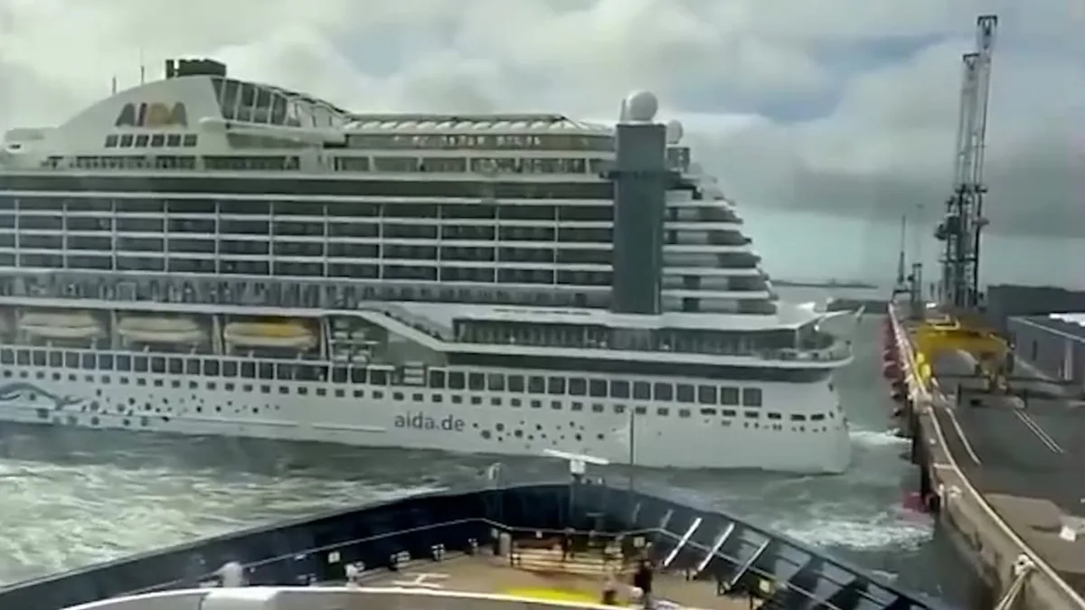 Kreuzfahrtschiff auf Abwegen - AIDAperla rammt Kaimauer
