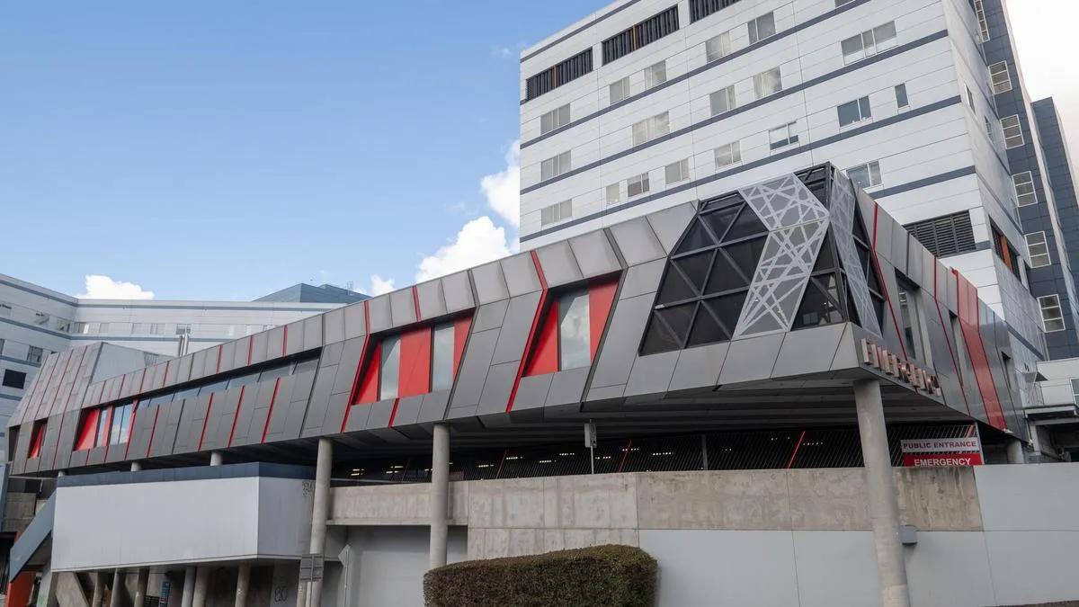 Man allegedly flees arrest by climbing through ceiling of Austin Hospital