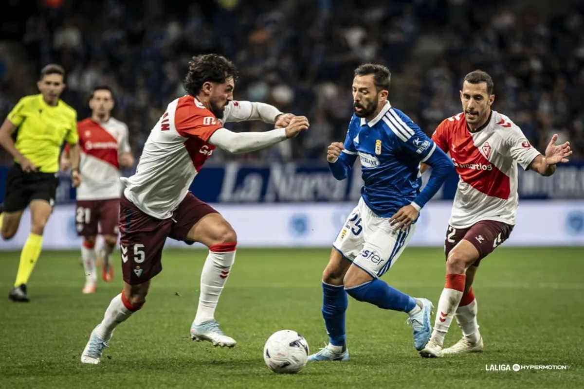 (Crónica) El Eibar pierde el liderato en Oviedo y el Valladolid golea al nuevo Albacete de Etxeberria