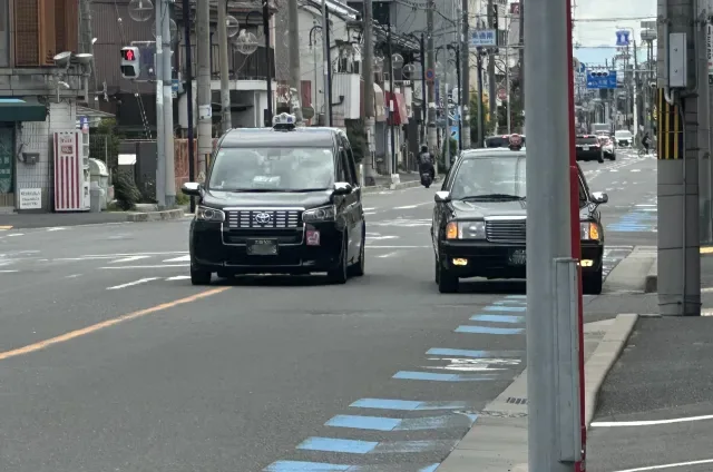 Tokyo to repaint streets over rule that makes it impossible for cars to pass bicycles