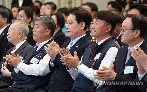 양대노총 위원장 만난 李대통령…'정년연장 연내 결과 도출' 공감대