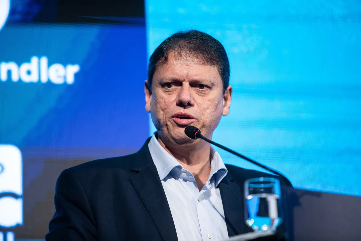 Tarcísio participa de entrevista da Globo nesta terça-feira; saiba como assistir